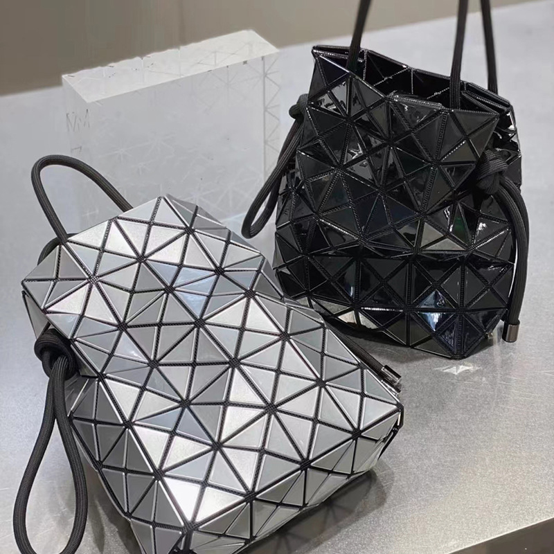 New Shoulder Crossbody Drawstring Bucket Bag Double Pair Bright Face Rhombic Bucket Bag Casual Fashion Folding Casual Women's Bag