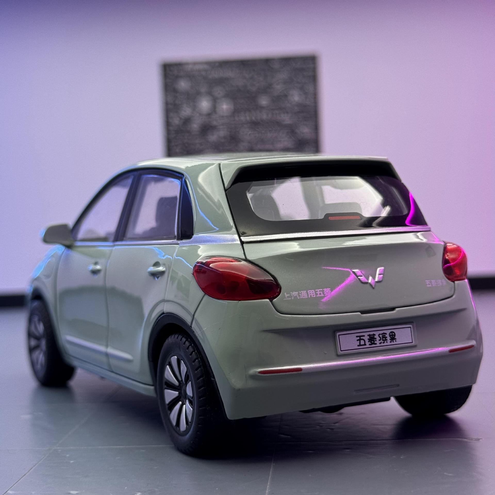 Zhiguan Alloy Car Model 1:24 Genuino Wuling Bingo Tram Retraction Sonido y luz Coche de juguete Versión de voz Adornos del modelo