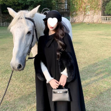 欧美风仿狐狸毛袖黑色斗篷大衣女冬2025秋冬高级毛呢外套大衣批发