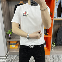 ��ʿ���e�ļ����������ڰ׃�ɫ�ٴ����m����͸���@�ݰ���