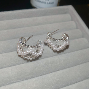 10 clavos de moda huecos en forma de C de perlas