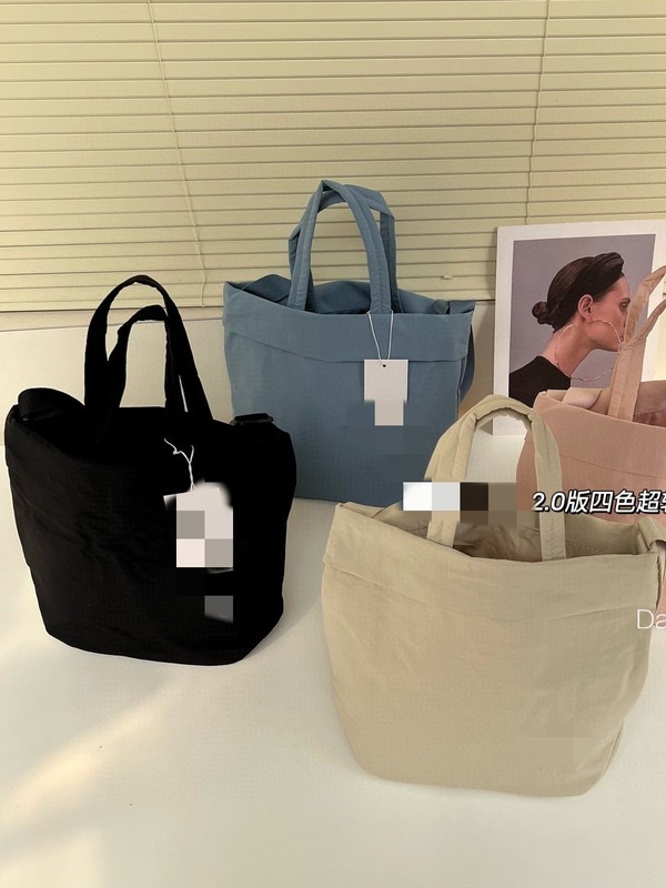 L家同モデルの四色の小さい方のカバンはファッション的なナイロンの斜めのショルダーバッグの女性のハンドバッグに合わせてカジュアルで軽いです。|undefined