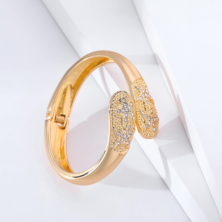 Niche Diamond-studded Five-pointed Star Double-headed Symmetrical Kc Gold-plated Bracelet display picture 4