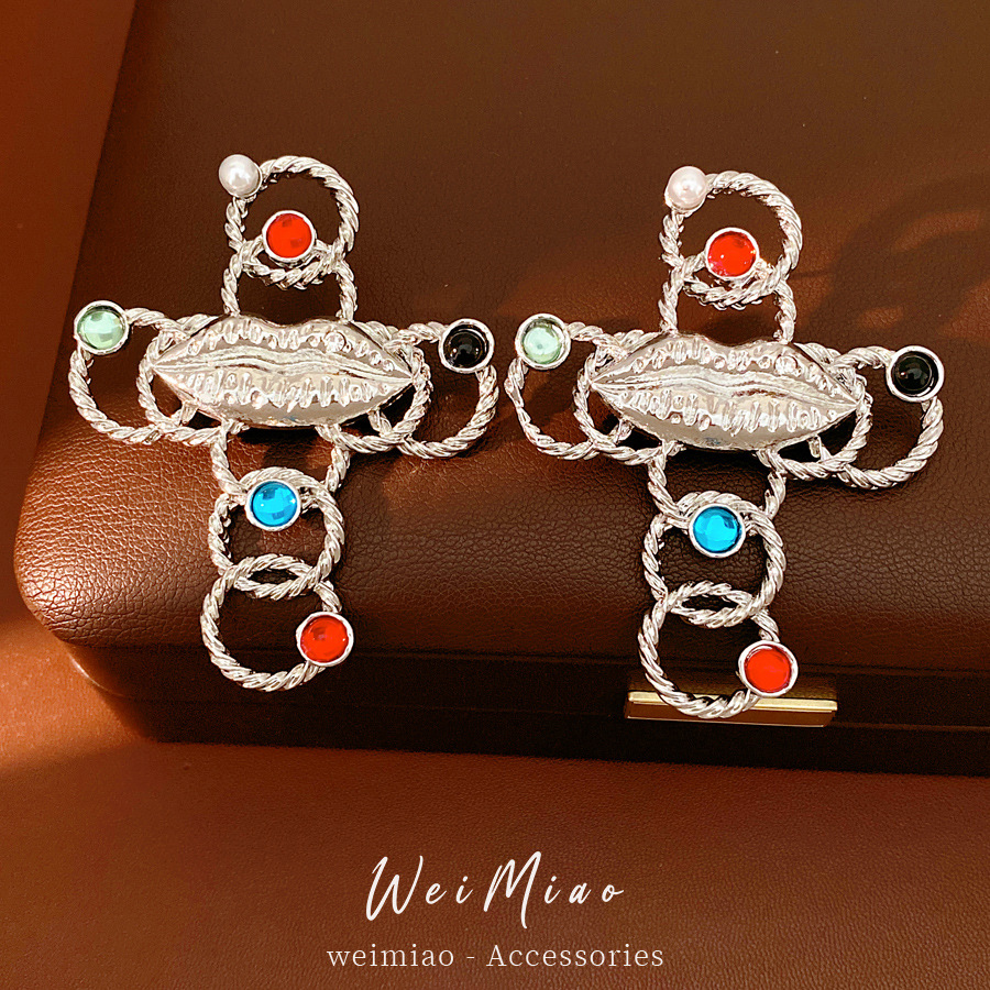 Resina labios cruz collar de perlas personalidad nicho exagerado cadena de suéter de lujo ligero conjunto de joyería de lujo mujer