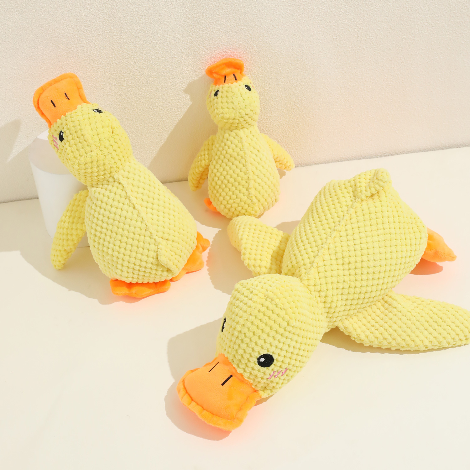 Pineapple para mascotas, rechinar los dientes, sonido, dormir, pato, pato biónico, juguete, perro, juguete, stock al por mayor