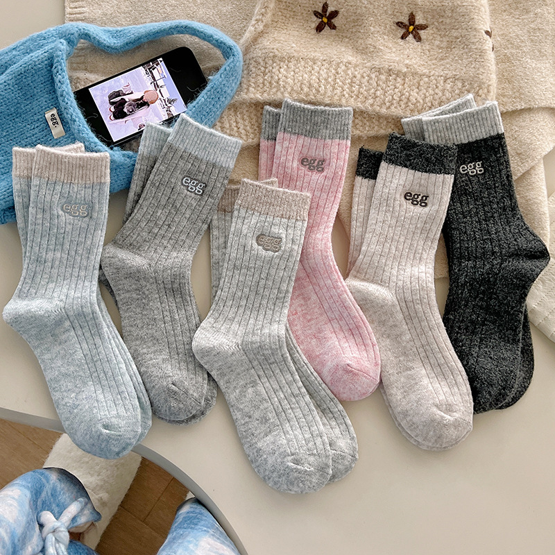 autumn and winter socks women‘s color matching tube socks fleece lined padded warm keeping wool socks embroidered letters retro loose socks women
