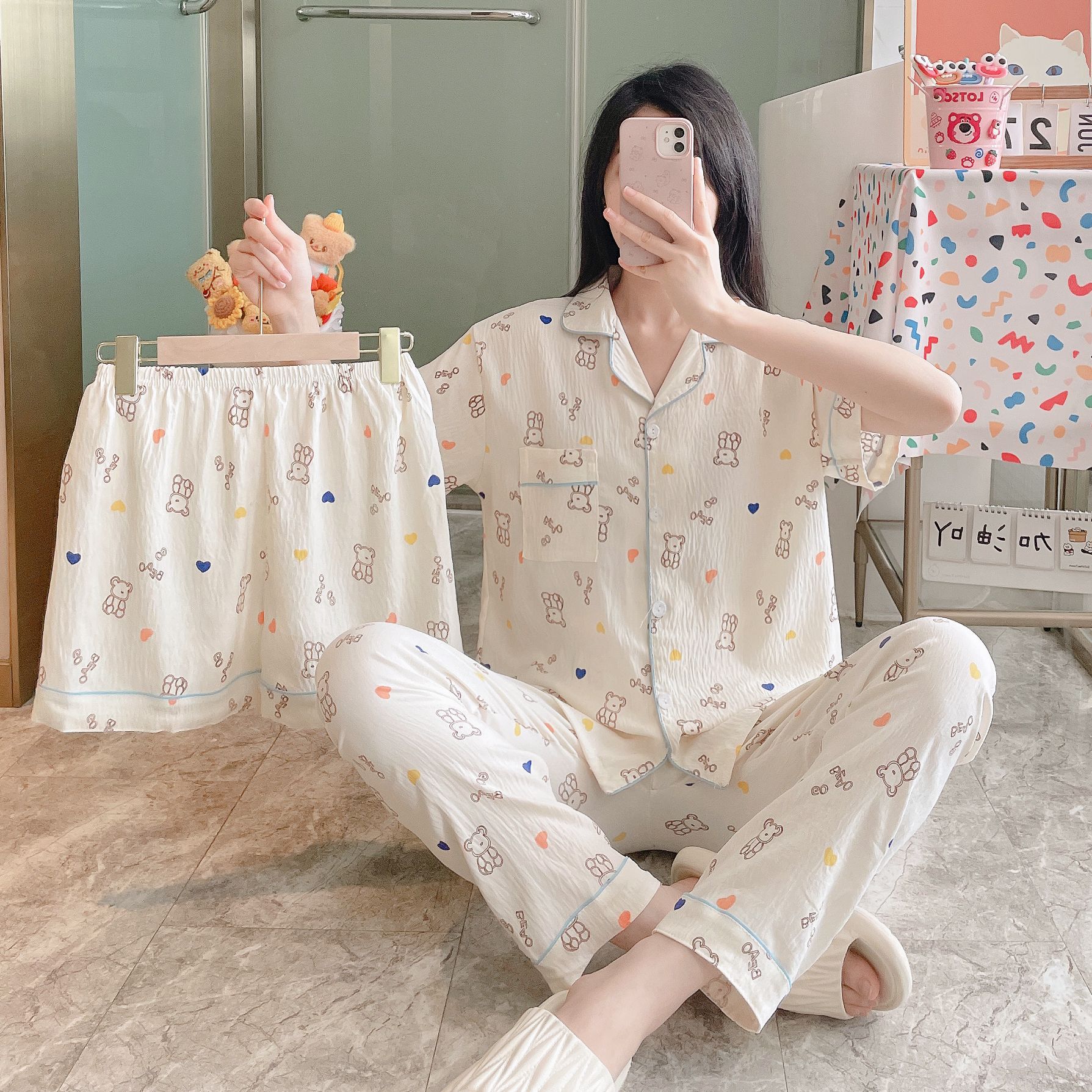 Empaquetado fuera de una sola nube pijamas de algodón de tres piezas para mujer verano dulce pantalones cortos de manga corta ropa de dibujos animados para el hogar