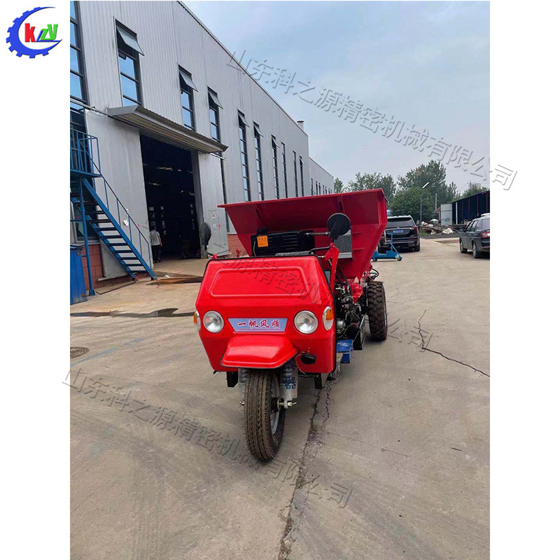 自走式柴油三轮撒粪车 座驾式三轮撒肥车 液压链条传动肥料抛撒车
