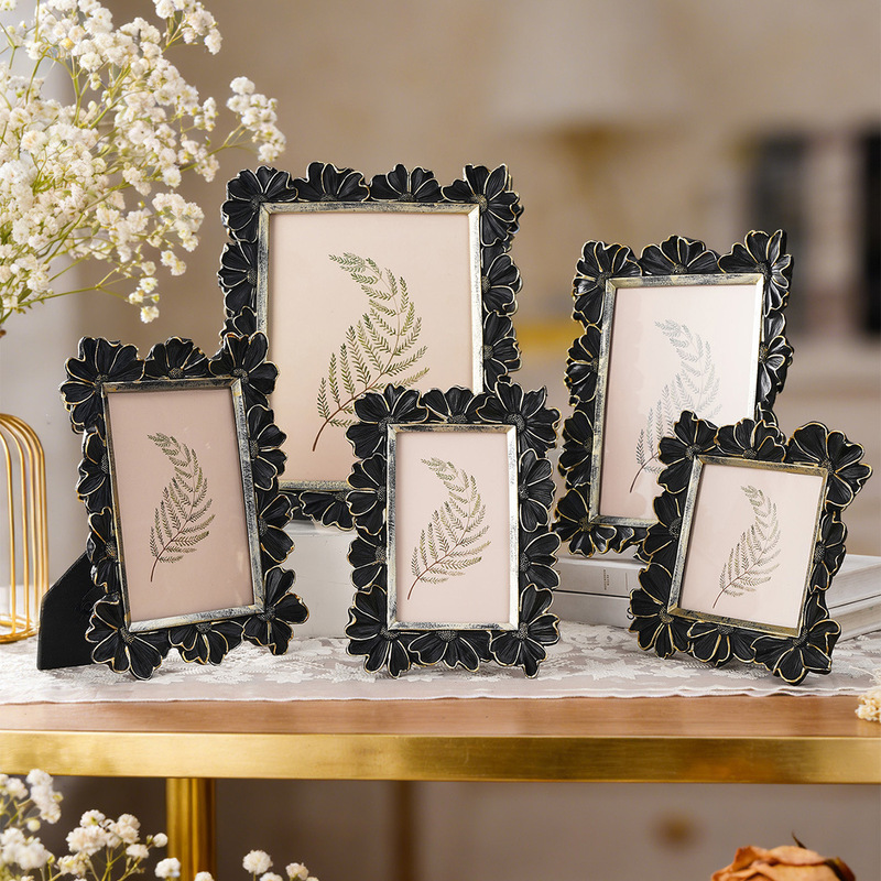 Vintage Black and Gold Daisy Flower Border Photo Frame European Style Light Luxury Three-Dimensional Flower Stand Wedding Photo Frame Desktop Ornament