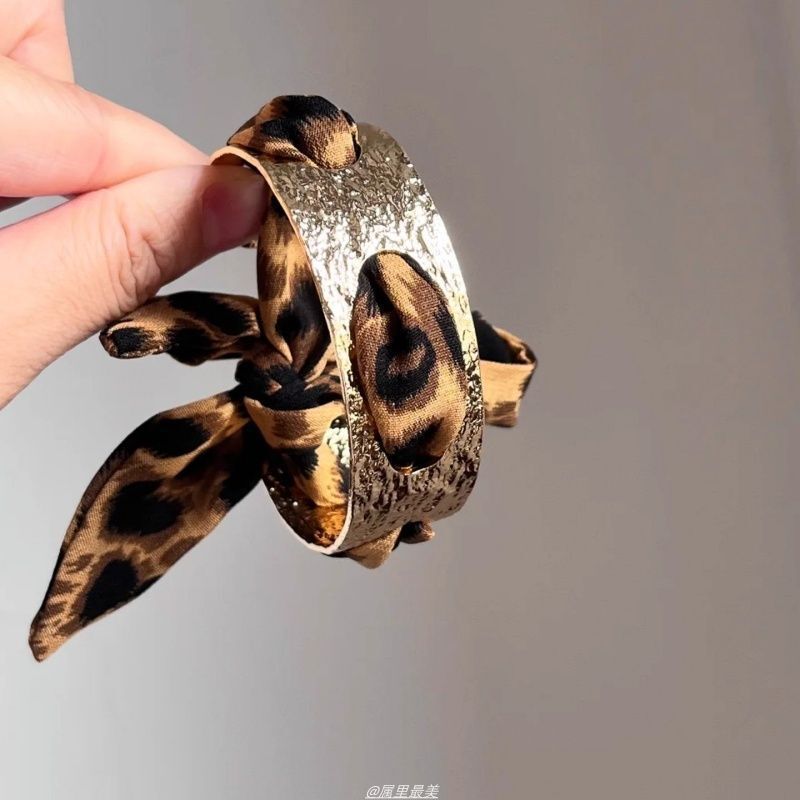 时髦炸街~豹纹丝巾绑金属宽面手镯女小众设计感开口手环个性手饰|undefined
