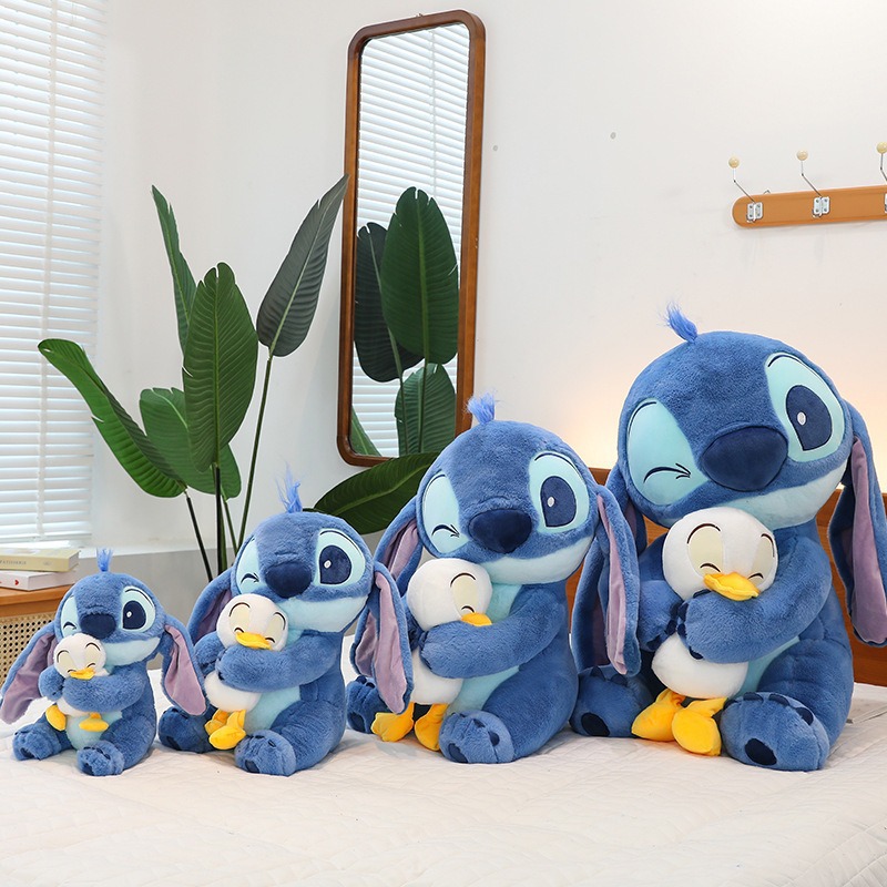 Nuevo estilo transfronterizo que sostiene pato Stitch peluche almohada para niños muñeca de trapo novia regalo de cumpleaños fabricante en stock