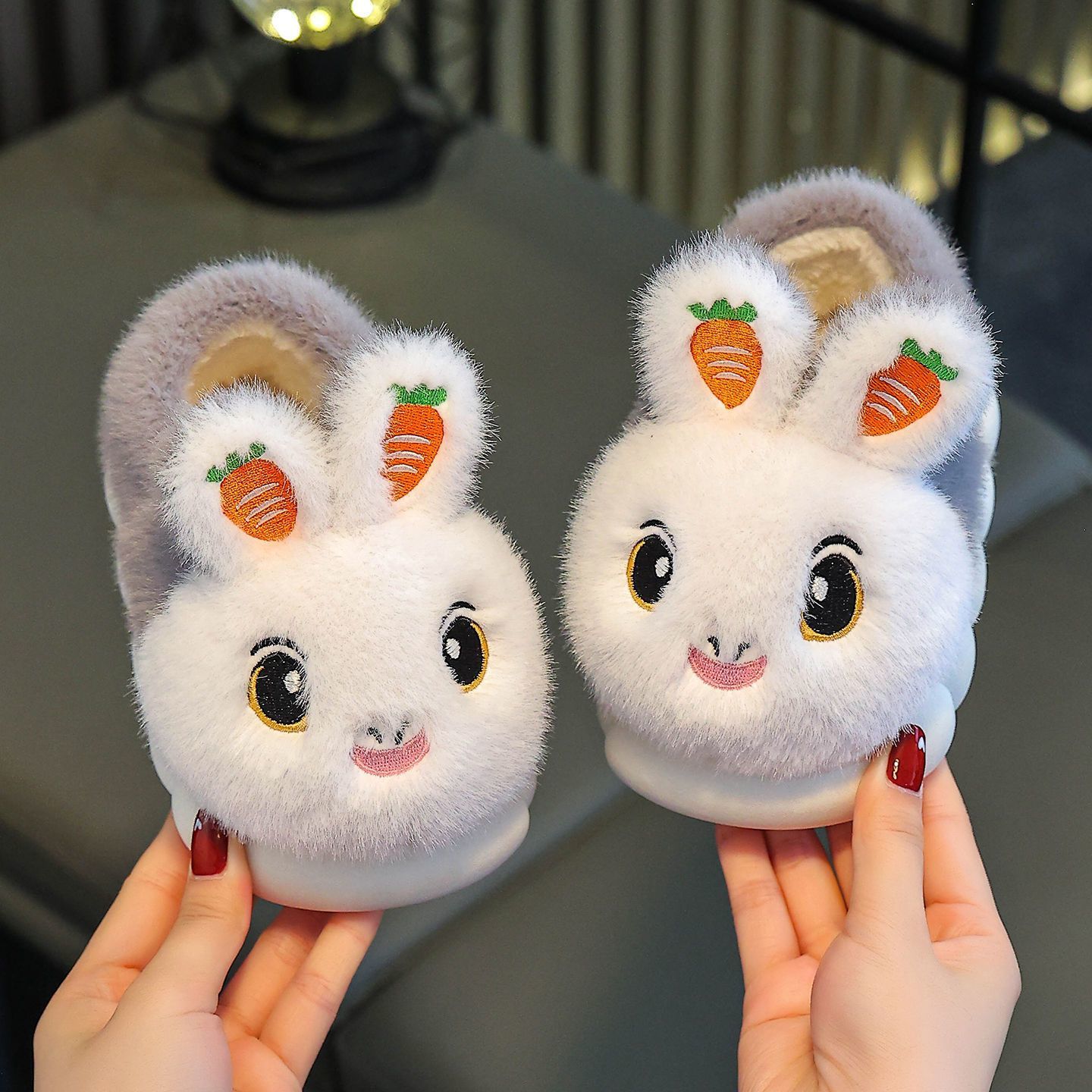 Zapatos de algodón para niños en invierno en el hogar calentamiento antideslizante para niñas zapatos de peluche de moda para niños zapatillas de algodón tacones