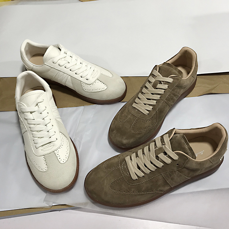 Customized Cowhide Sports and Casual Shoes for Women with Lace-Up Moral Training. Genuine Leather Shoes for Women with Flats Soles for Walking Without Getting Tired. There Is a Price