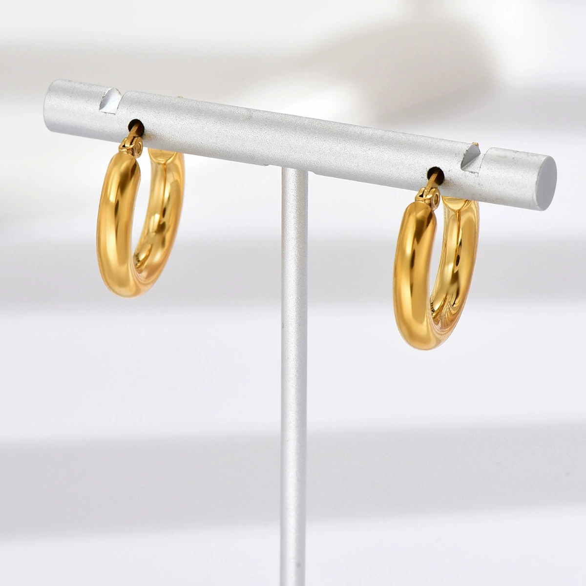 Fashionable high quality brand sophisticated universal earrings stainless steel