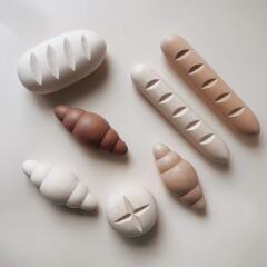 オーストラリアの手作り原木のフランスパンのおもちゃはままごとの高い顔の値をシミュレーションして女の子の男の子のプレゼントを撮影します。