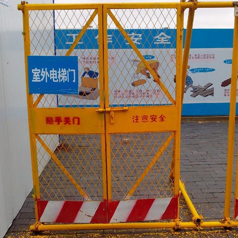 重庆筛网厂家批发施工电梯安全防护门 人货工地升降机电梯门