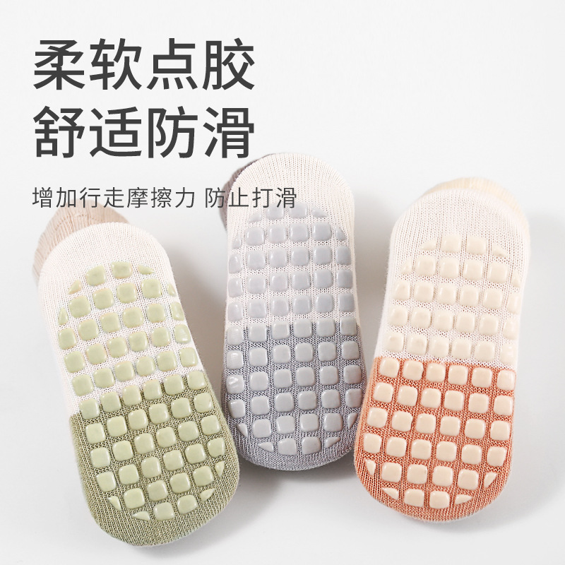 Calcetines de piso para bebés primavera y otoño sin hueso interior antideslizante frío para niños y niñas, educación temprana para bebés calcetines de pegamento de fondo completo para niños pequeños