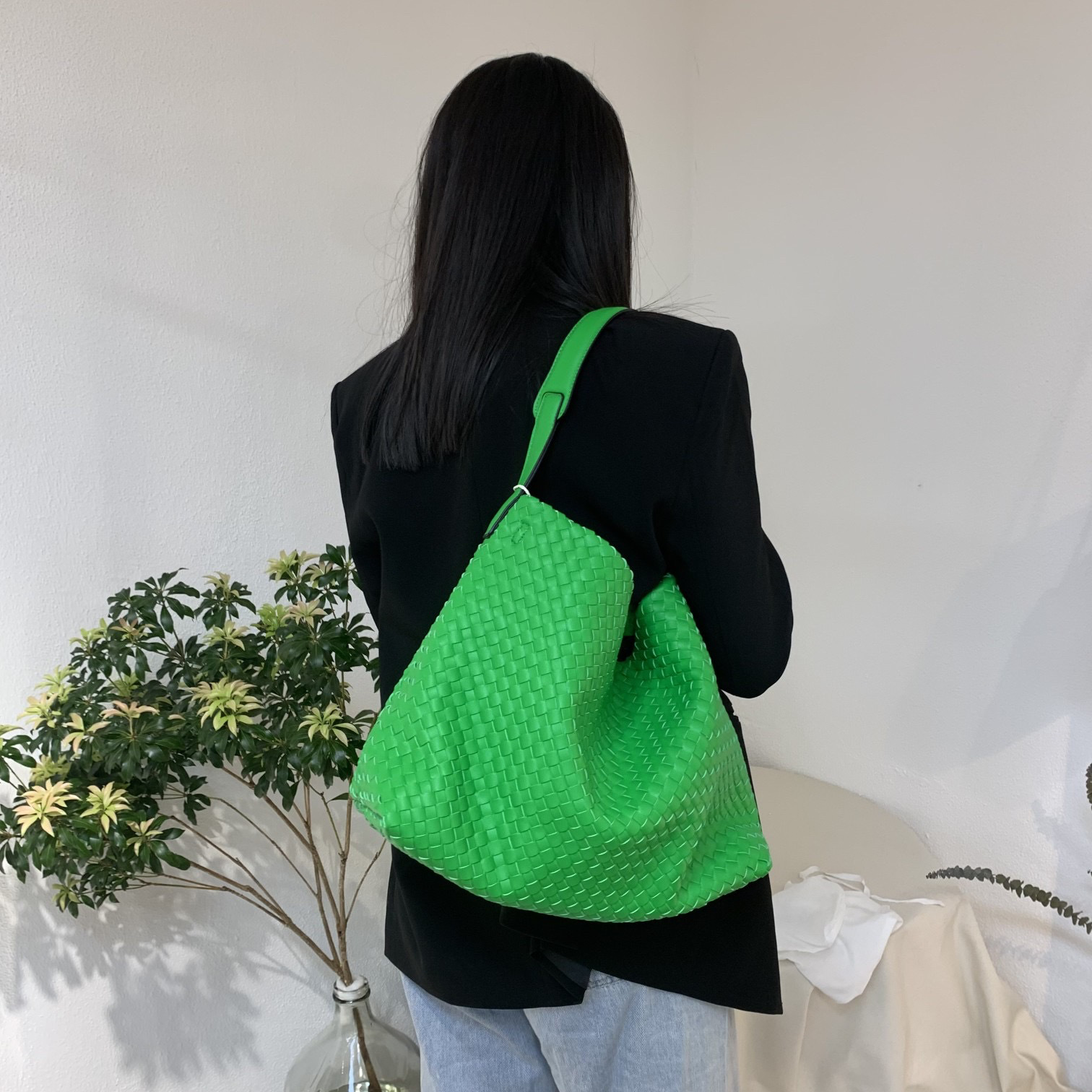 675g Weight Pu Leather Lining Material Weave Fashion Element Hook Loop Closure Type Double Shoulder Straps Strap Type Shoulder Bag Bags Type Daily, Street, Shopping Occasion Pu Leather Material Solid Color Pattern All Seasons Season Women's Gender Vintage Style, Streetwear Style Bucket Shape Large Size Women's Large Pu Leather Solid Color Vintage Style Streetwear Weave Bucket Hook Loop Shoulder Bag 6