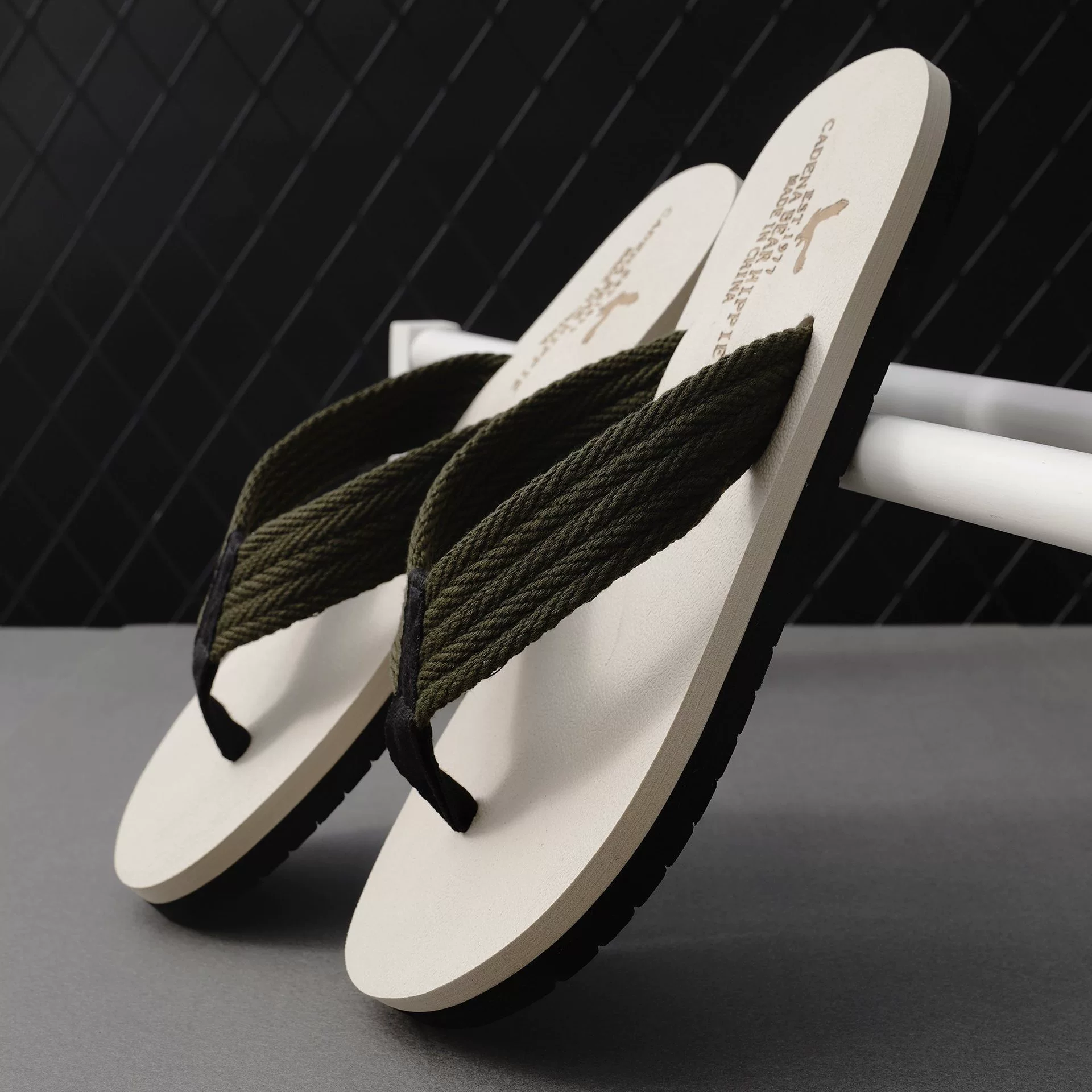 Men's summer beach non-slip universal flip flops