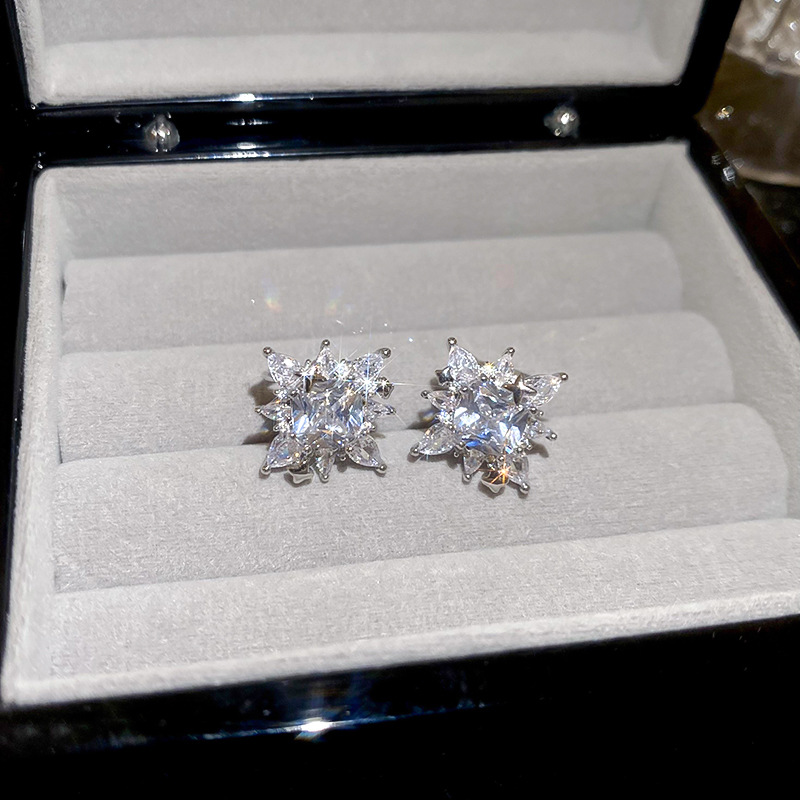 甜酷风交叉星星锆石耳夹小众轻奢高级感无耳洞耳骨夹时尚通勤耳环详情4