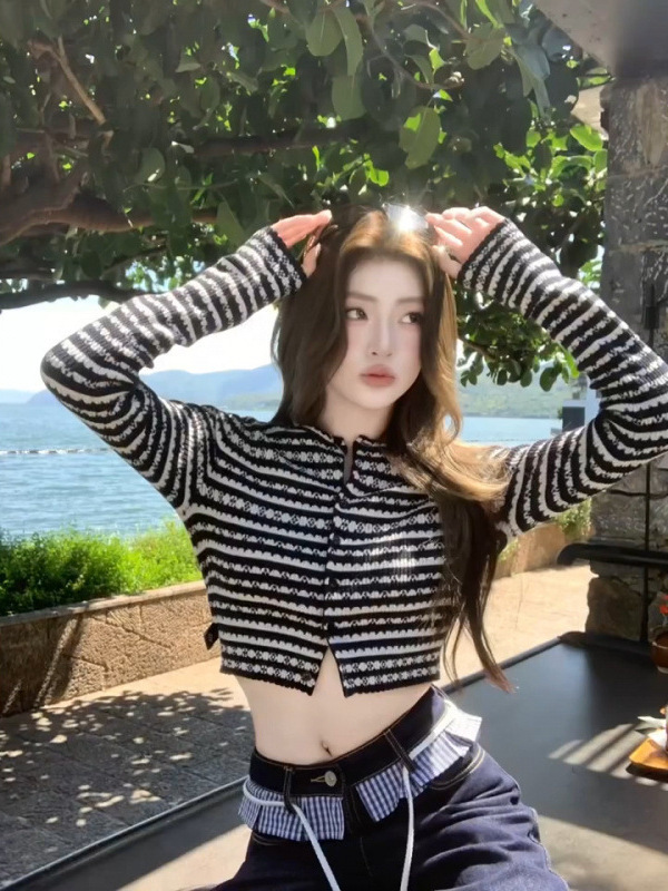 针织衫女秋季2025新款辣妹波浪花边撞色条纹修身短款长袖开衫上衣|undefined