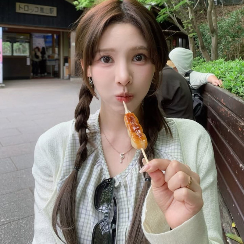 Pre-Sale 2026 Summer New Model P*Oete Lee Na-Yeon/Kim Ji-Yeon Same Style Plaid Puff Sleeve Top Shirt Pre-Sale 2026 Summer New Model P*Oete Lee Na-Yeon/Kim Ji-Yeon Same Style Plaid Puff Sleeve Top Shirt