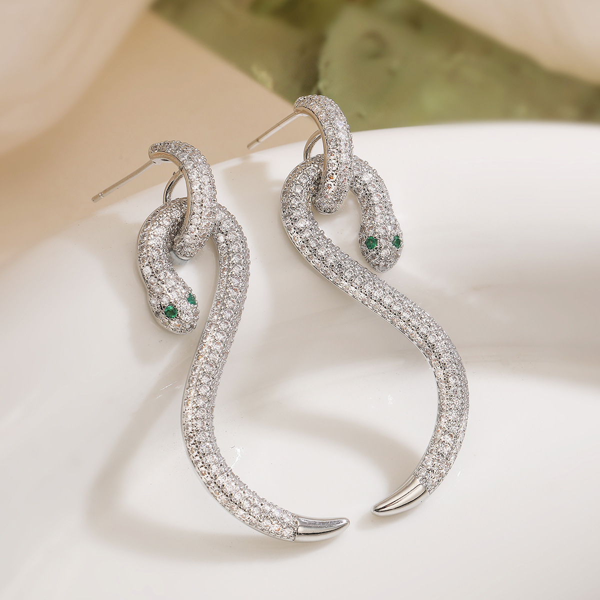 Casual, Daily Occasion Copper Material 1 Pair Retro Classic Style Snake Copper Zircon 18K Gold Plated Ear Studs