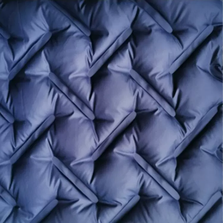 源头工厂  400t春亚纺 云梯 贴条防绒直充通道布   棉服 夹克面料