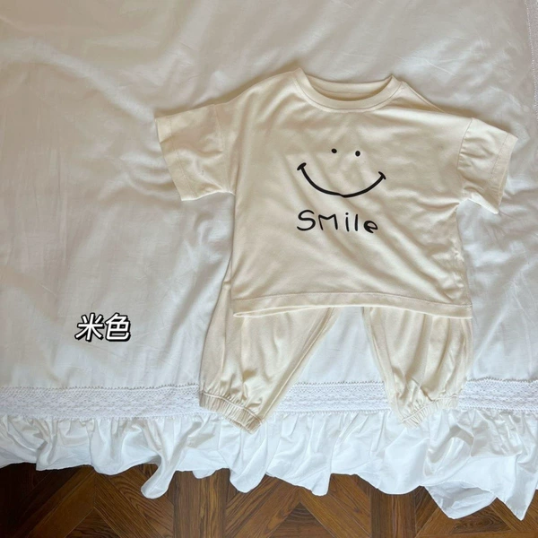 M beige