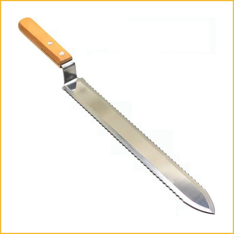 이중 이빨이 있는 나무 손잡이가 있는 대형 Z 칼