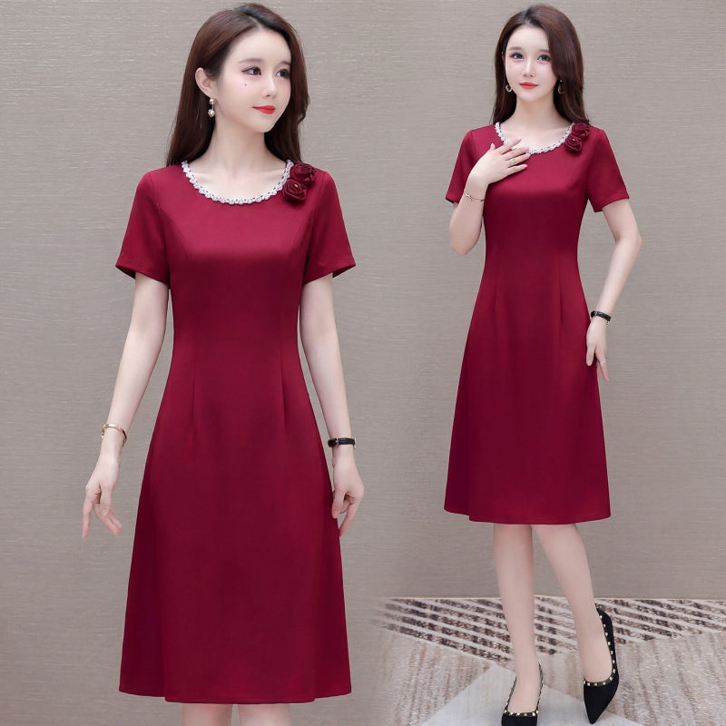 Mid-Length Red Plus-Size Dress for Mother-In-Law, Women's 2026 Summer New Style, Elegant and Fashionable Slim-Fit Wedding Banquet Dress