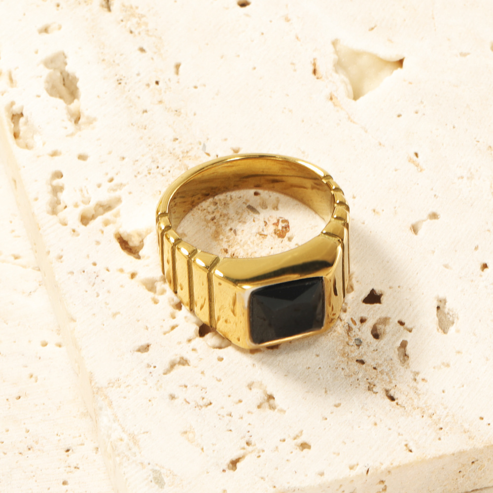Retro Lady Square Titanium Steel 18k Gold Plated Zircon Rings In Bulk display picture 4