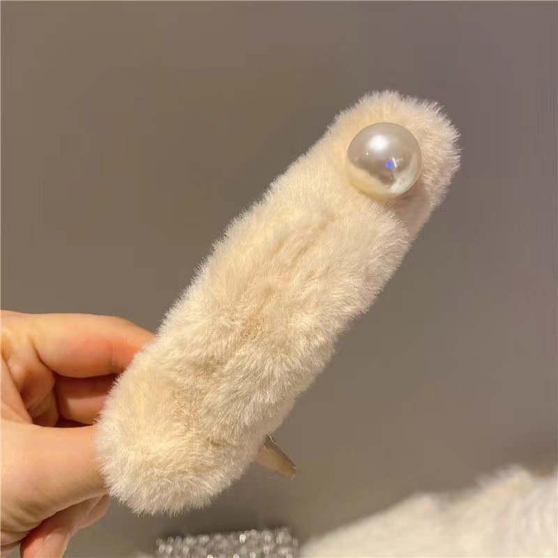 Maillard pearl plush duck bill clip Internet celebrity lazy back of head hair clip autumn and winter hairpin_voghion.com