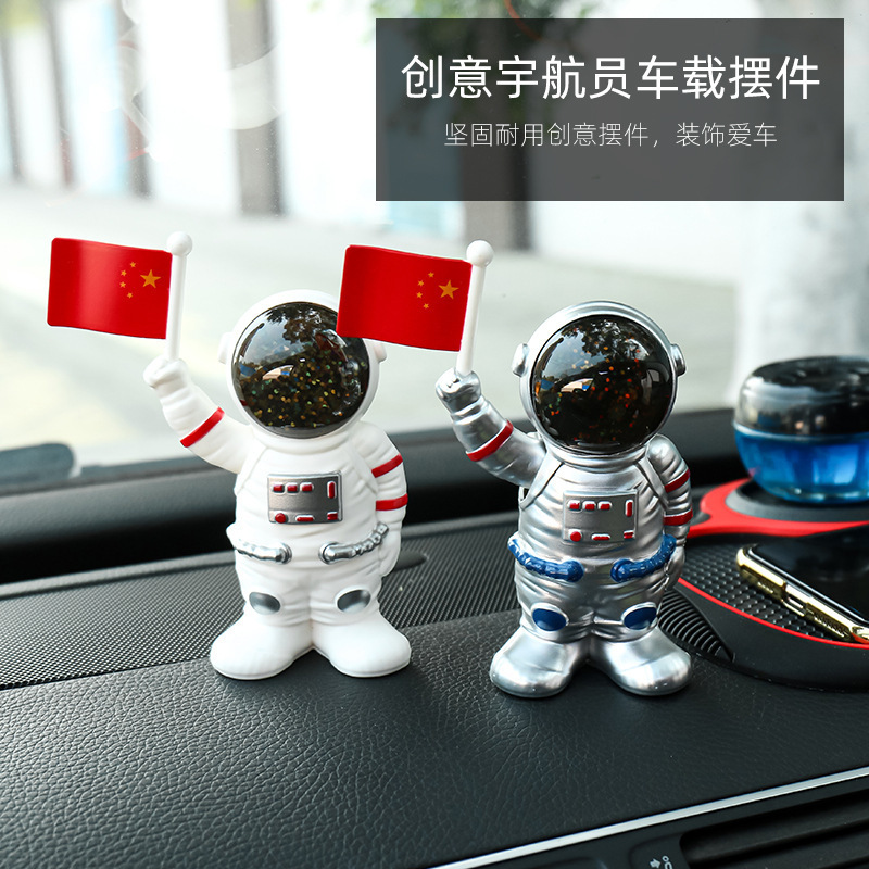 Solar car space suit car ornaments high-end creative astronaut car center console high-end jewelry men