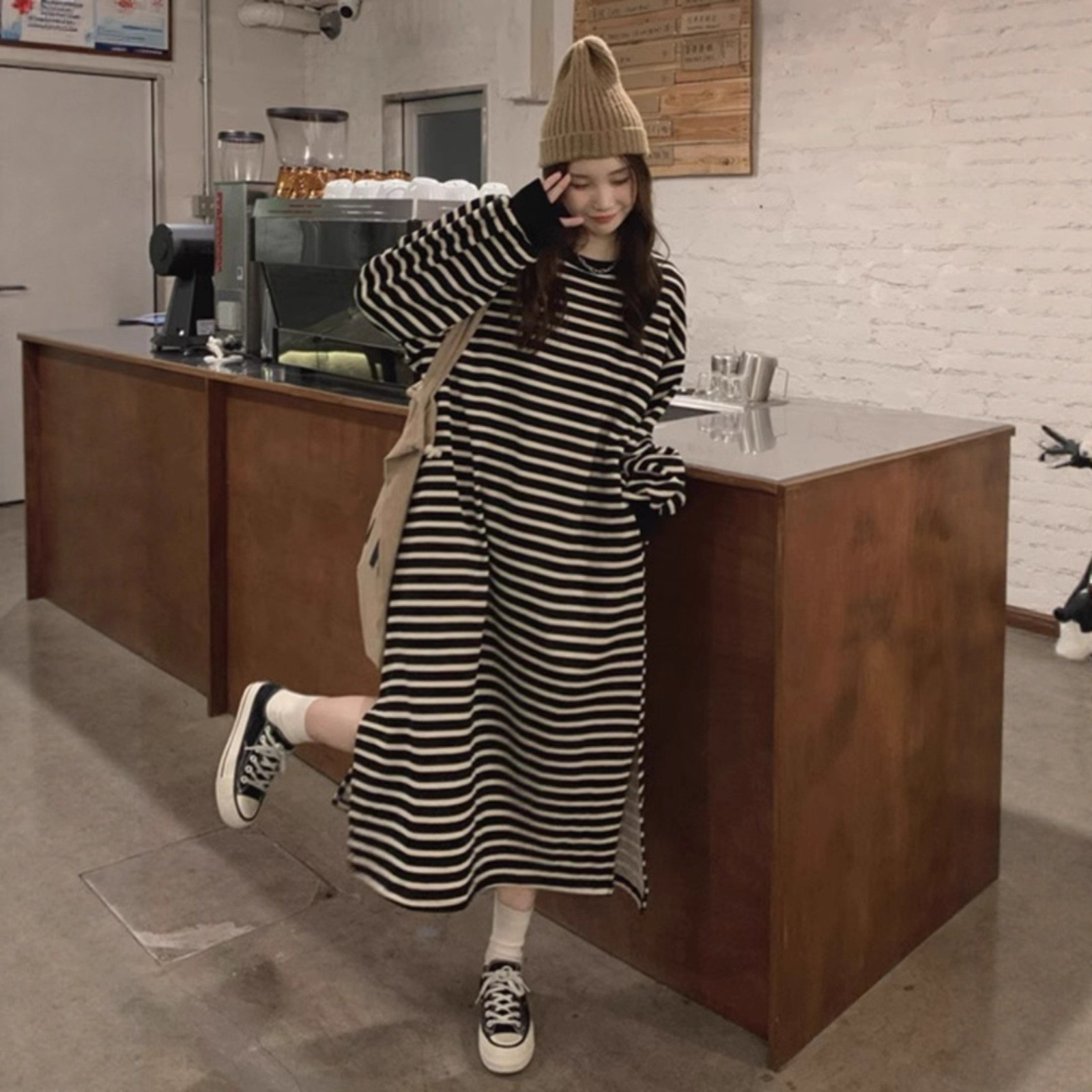 宽松慵懒风条纹连衣裙女春秋季大码显瘦遮肉休闲开叉长款卫衣裙子