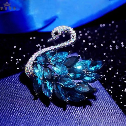 Swan brooch, high-end and premium sense, niche niche, retro corsage, Korean style anti-exposure pin, clothing accessories wholesale