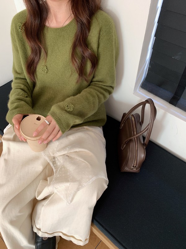 之言25秋冬女款羊毛衫韩系圆领手工刺绣立体花朵贝熊绒针织衫毛衣|undefined