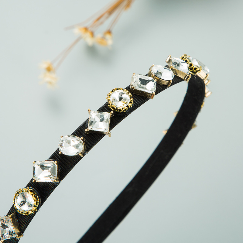 Neues Mit Diamanten Besetztes Perlenstirnband Aus Retro-barocklegierung display picture 5