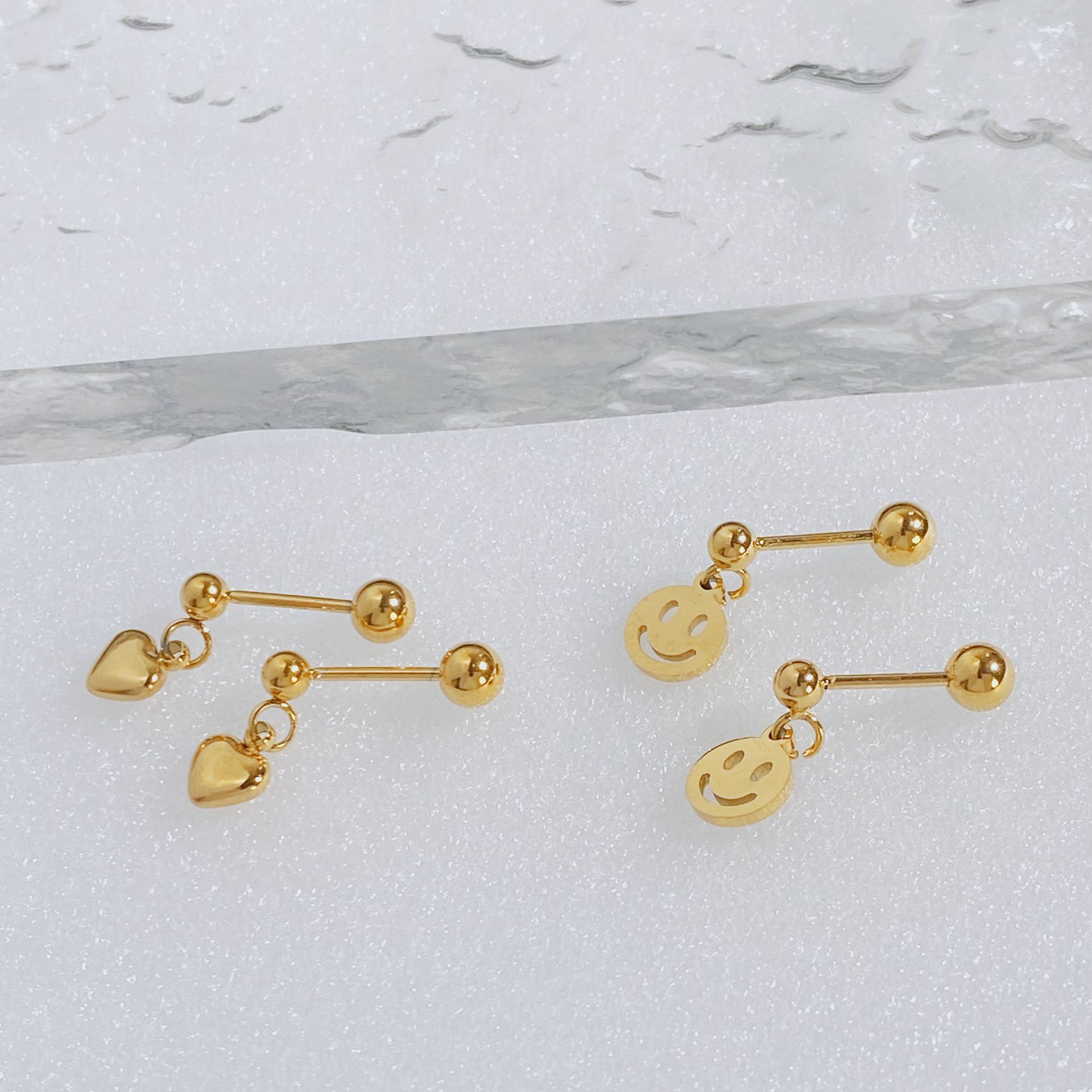 Simple Style Heart Shape Smiley Face Titanium Steel Plating Ear Studs 1 Pair