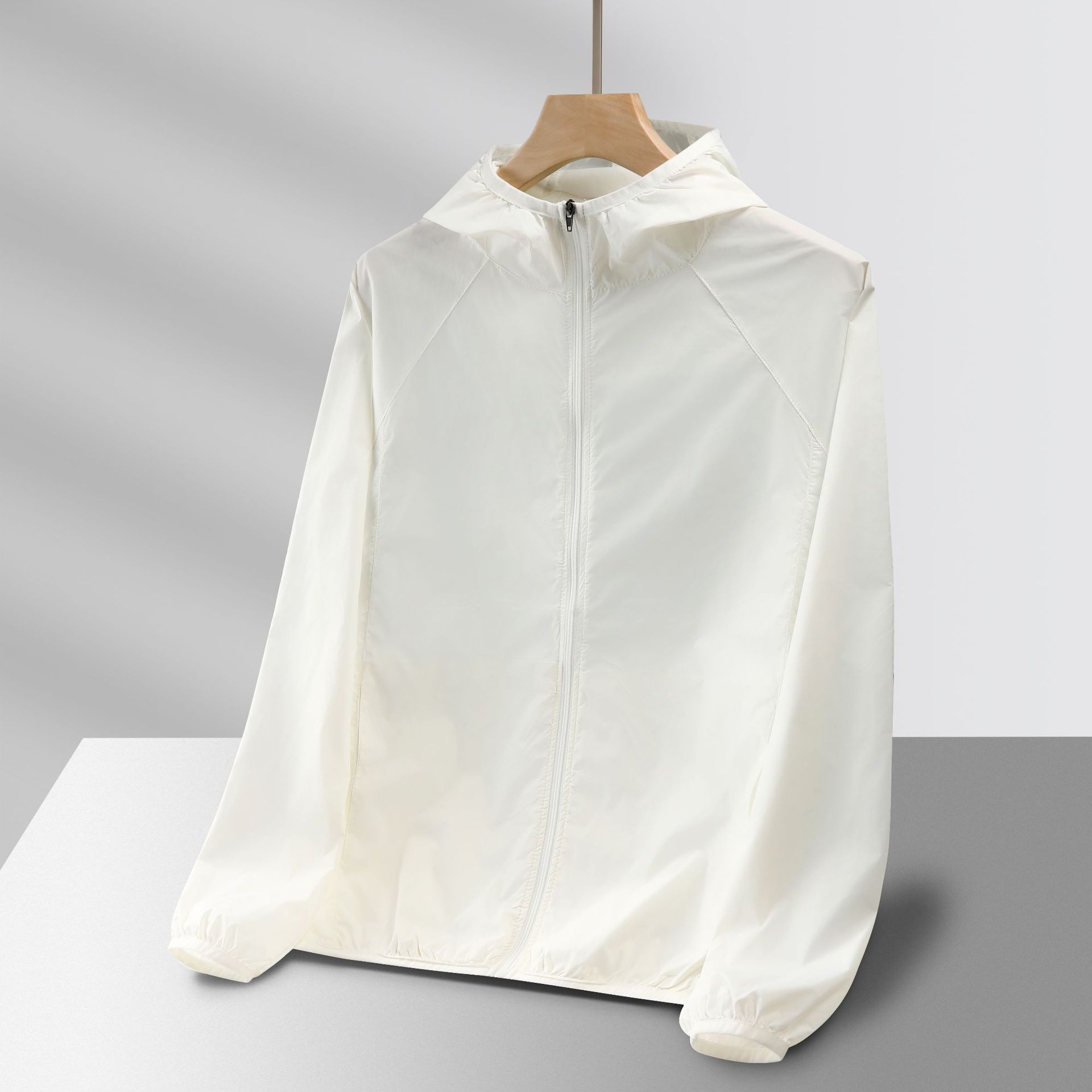 Color caramelo ropa de piel transpirable ultraligera al aire libre verano protección UV protección solar chaqueta superior hombres y mujeres personalizados