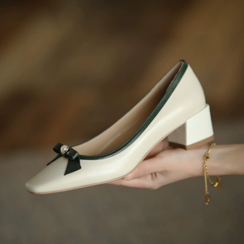 Женская Однослойная обувь во французском стиле, новинка 2023 года, весна-осень, ароматный стиль, с мелким ртом, комплект ступней, подходящие по цвету, женская обувь с квадратным носком и толстым каблуком, с бантом и жемчугом