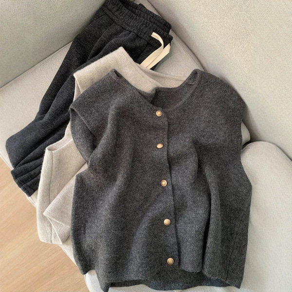 Retro knitted vest