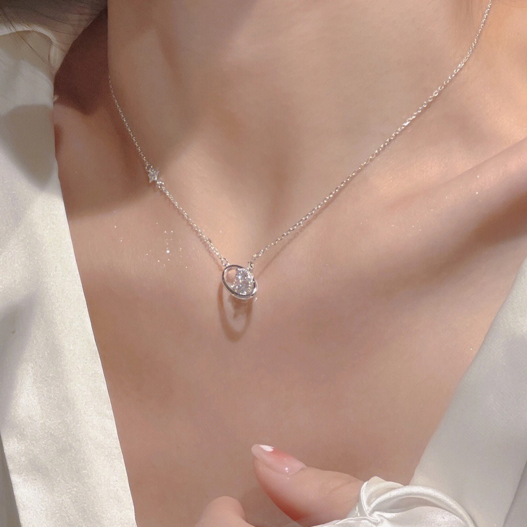 Luz de lujo nicho alto sentido universo asteroide collar femenino S925 plata simple estrella circón cadena clavícula Pequeño Libro Rojo