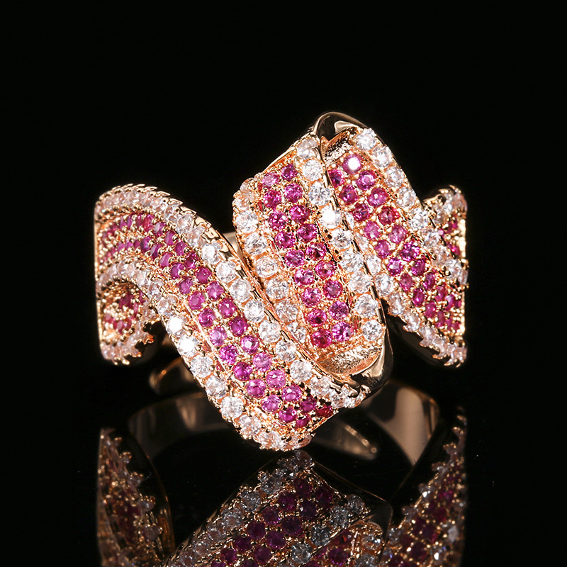 2025 nuevo estilo Zhuangsheng joyería fondo de cobre chapado en oro simulación corindón rojo diseño conjunto de oro rosa al por mayor