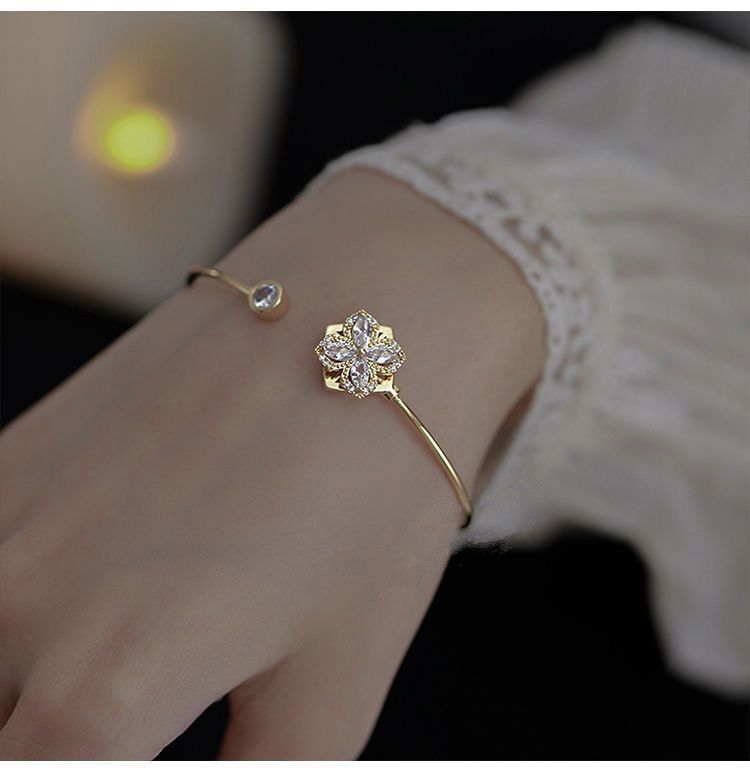 Fashion Simple Style Four Leaf Clover Copper Plating Flowers Zircon Bangle