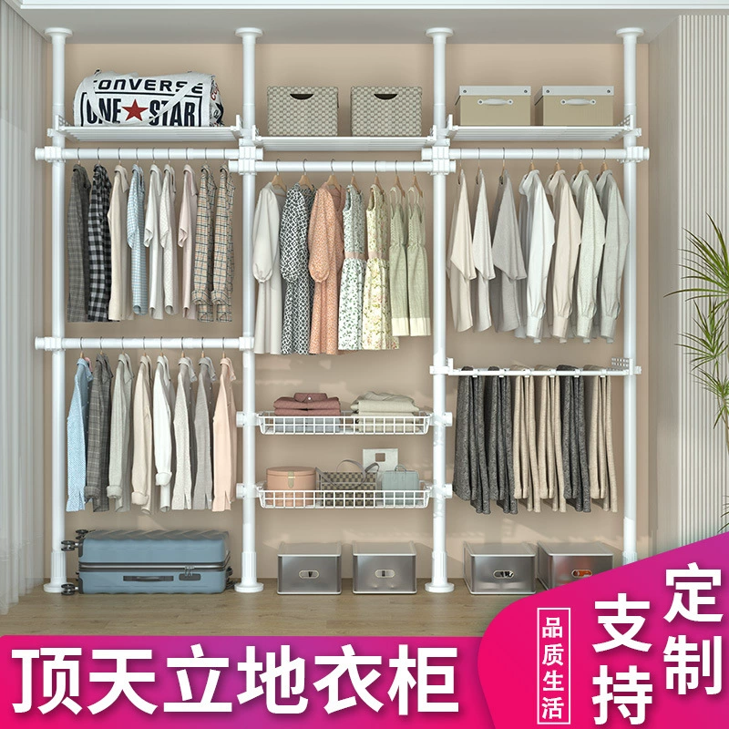 Напольный шкаф для обуви с вешалкой для одежды для домашнего использования, выдвижной дисплей и сушилка для одежды за дверью спальни.