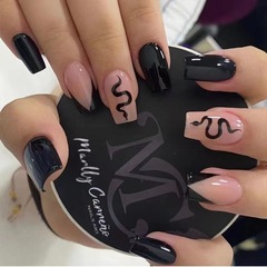 European and American Instagram-style sweet and cool spicy girl nail art fake nail French black snake pattern medium and long European square nail plate wholesale
