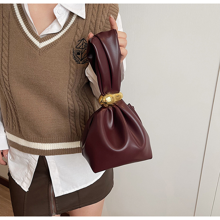 A high-end, niche and quirky small bag for women's autumn and winter 2025 new retro pleated mini bucket bag undefined