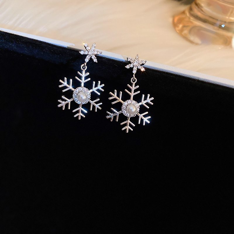 Retro Snowflake Copper Inlay Zircon Earrings 1 Pair