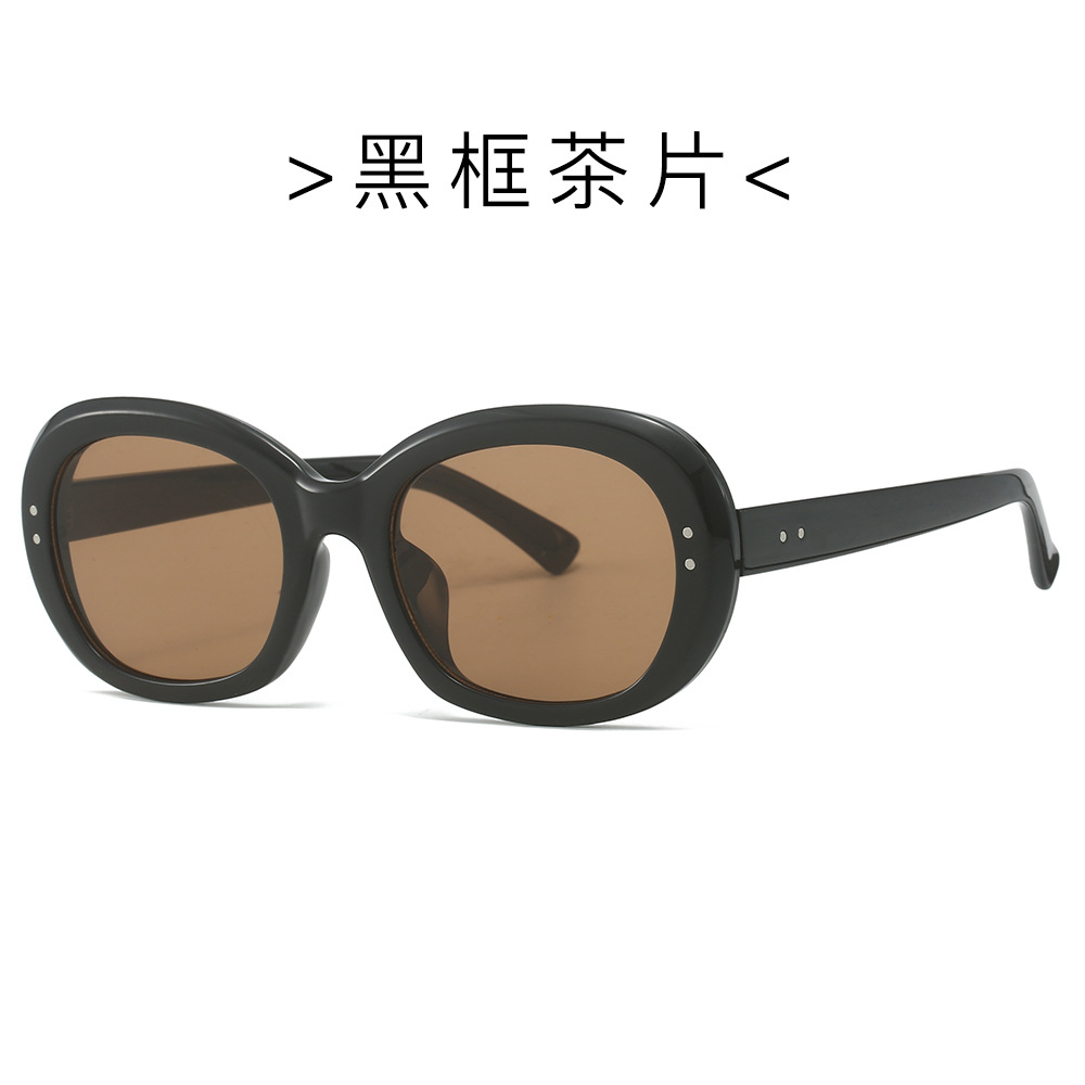 C2. 블랙 프레임 차 조각